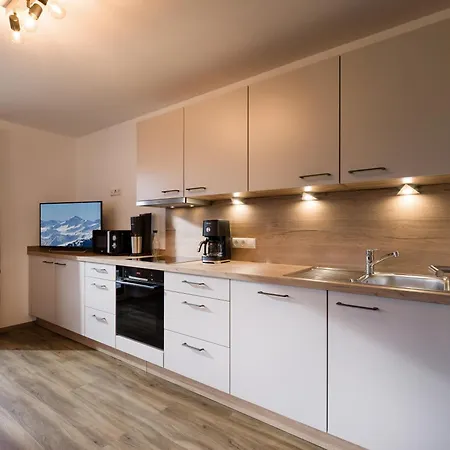 Schoenfeld Apartment Schlitters